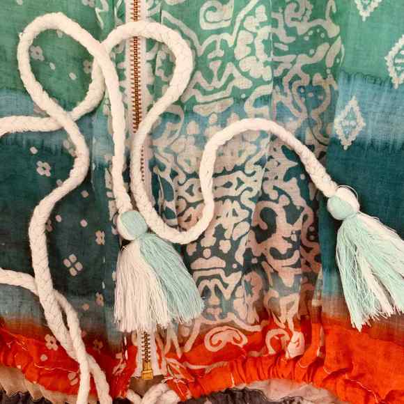 V-Neck Zipper Front Batik Print Tie Died Striped Colorful Tie Hem Top Si… - Picture 3 of 8